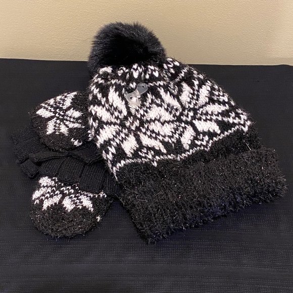 Beanie Cap & Mittens Accessories - Snowflake Black and White Beanie Cap & Mittens NWT